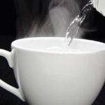 فوائد شرب الماء الساخن على الريق